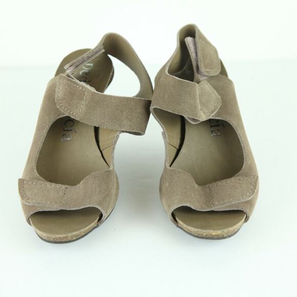 Pedro Garcia Tan Heels - Picture 3 of 10